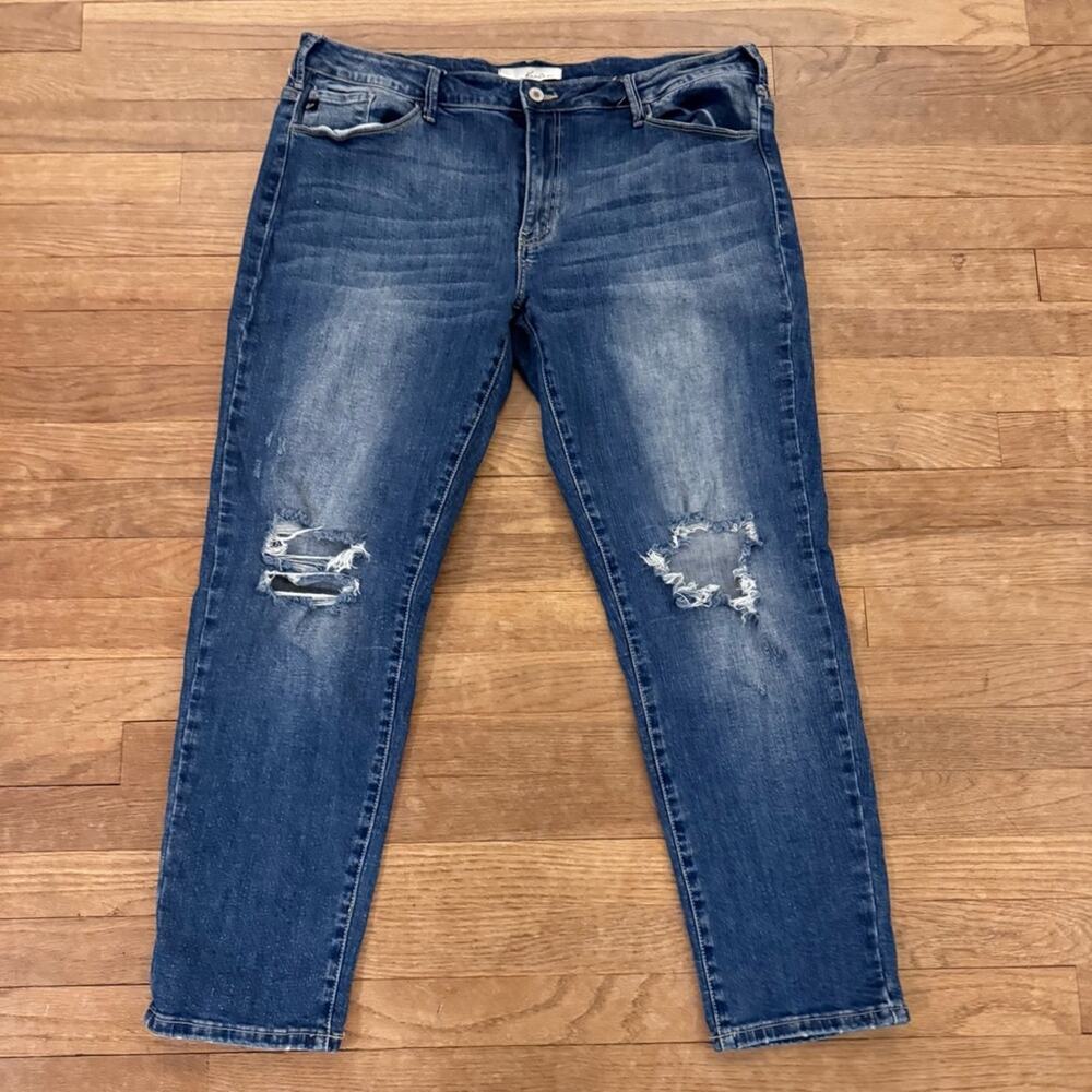 KanCan medium wash distressed mid rise straight leg jeans size 15 b47